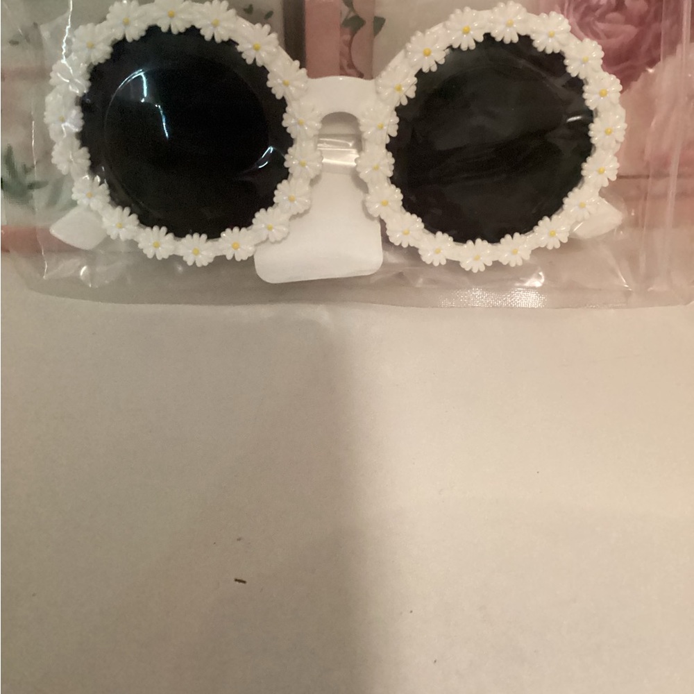 Floral Round Sunglasses with Black Lenses